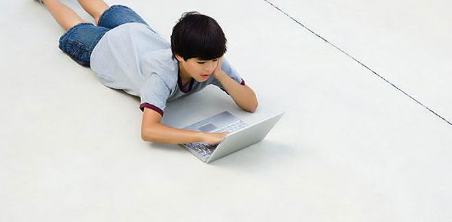 Original_computer-ordenador-niño-sl