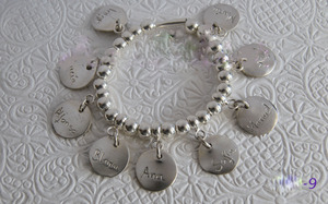 Regalos Originales para la Primera Comunión y Día de la Madre: Pulseras Anipulser.