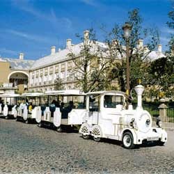 En chiquitren por Aranjuez. Planes con niños en Madrid. Actividades y excursiones.