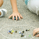 Jugar al aire libre con los juguetes de Cayro.es