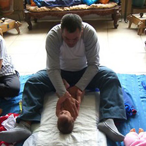 Taller de Masaje Infantil para madres/padres y bebés en Galicia