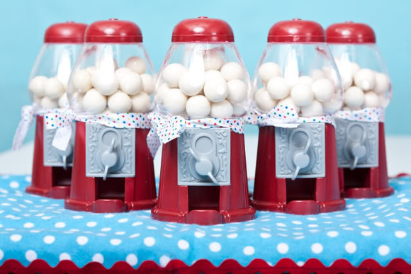 Decora tu cumpleaños con originales botes de chicles