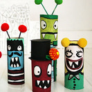 Muñecos hechos con tubos de papel higiénico