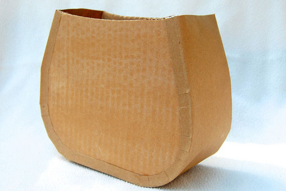Primer paso para hacer un bolso de cartón