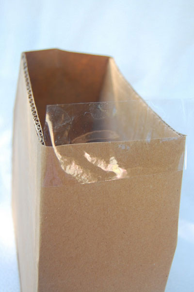 Segundo paso para hacer un bolso de cartón