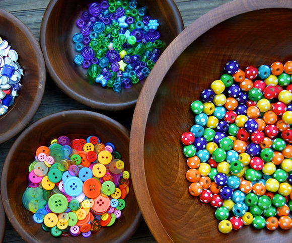 Abalorios para decorar nuestro bolso de cartón