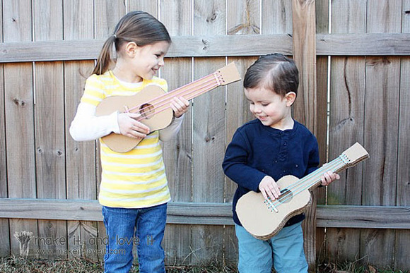 Guitarras de cartón para niños