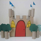 Castillo hecho con materiales reciclados