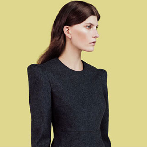mujeres guapas y muy sencillas con la moda de Cos