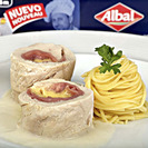 Delicias de pollo rellenas de jamón y queso Ementhal rallado con pasta