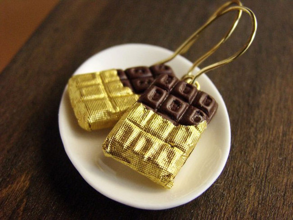 Pendientes con forma de tabletas de chocolate ¡Para las adictas al cacao!