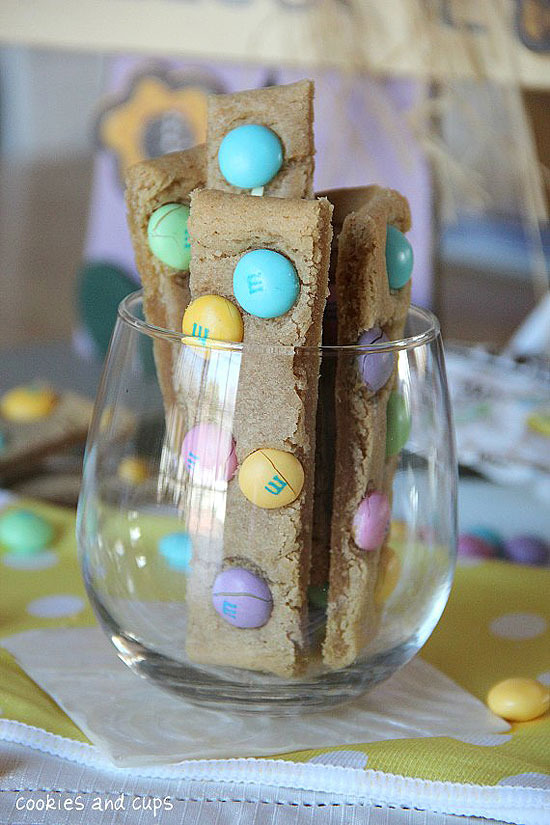 Barritas de cookies con lacasitos. Recetas para hacer con niños