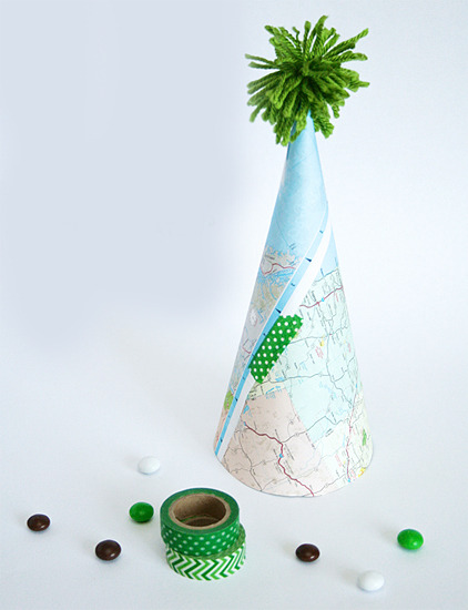 Gorros de papel caseros para una fiesta infantil inspirada en el planeta tierra