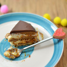 Tarta de mousse de chocolate blanco y dulce de leche 