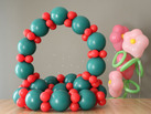 Cómo hacer una corona de Pascua con globos.