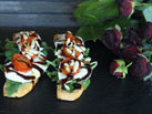 Aperitivos fáciles. Tosta vegetal con mozzarella